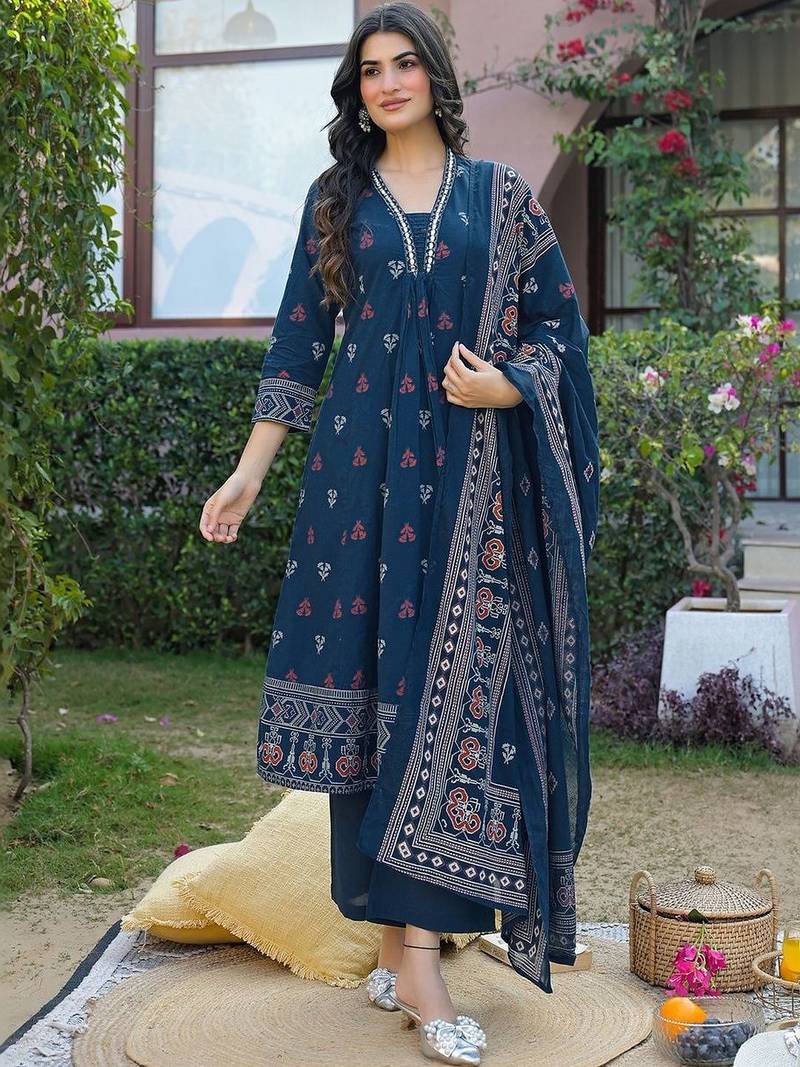 Women Regular Kurta with Pyjamas & With Dupatta