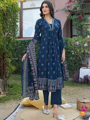 Women Regular Kurta with Pyjamas & With Dupatta 3
