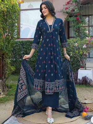 Women Regular Kurta with Pyjamas & With Dupatta 4