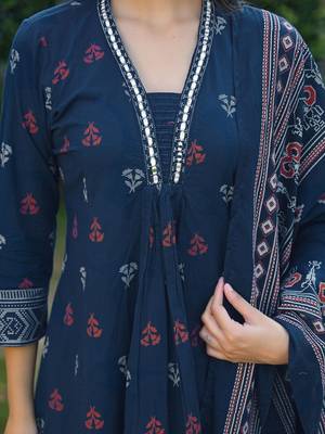 Women Regular Kurta with Pyjamas & With Dupatta 6