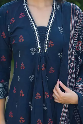 Women Regular Kurta with Pyjamas & With Dupatta