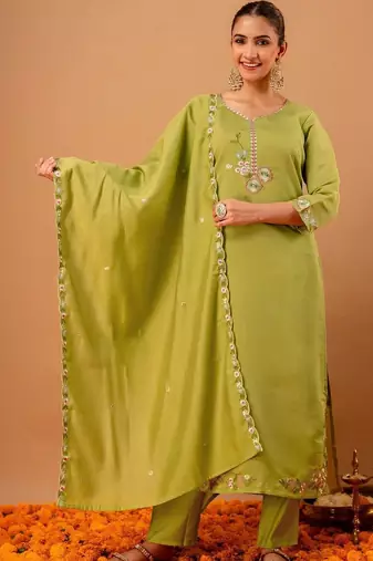 Women Floral Embroidered Regular Thread Work Chanderi Cotton Kurta with Trousers & With Dupatta