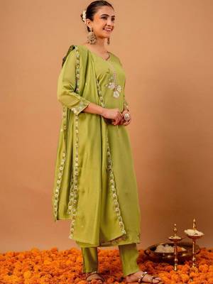 Women Floral Embroidered Regular Thread Work Chanderi Cotton Kurta with Trousers & With Dupatta 3