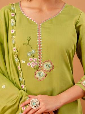 Women Floral Embroidered Regular Thread Work Chanderi Cotton Kurta with Trousers & With Dupatta 4