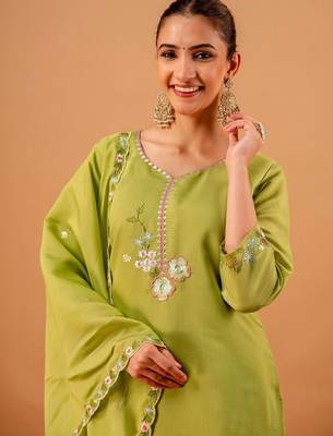 Women Floral Embroidered Regular Thread Work Chanderi Cotton Kurta with Trousers & With Dupatta 5