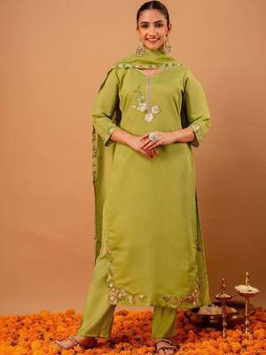 Women Floral Embroidered Regular Thread Work Chanderi Cotton Kurta with Trousers & With Dupatta 6