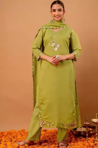 Women Floral Embroidered Regular Thread Work Chanderi Cotton Kurta with Trousers & With Dupatta
