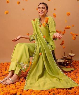 Women Floral Embroidered Regular Thread Work Chanderi Cotton Kurta with Trousers & With Dupatta 7