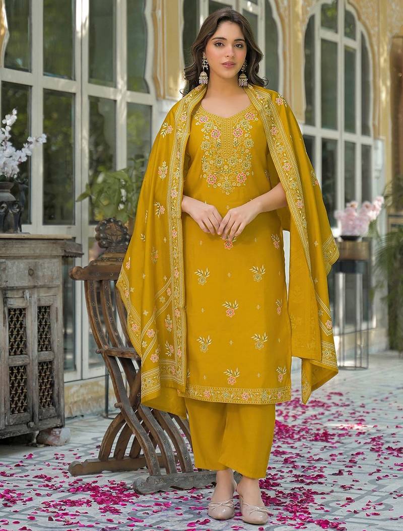 Women Floral Embroidered Regular Thread Work Kurta with Trousers & With Dupatta