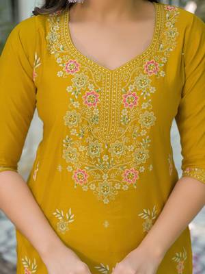 Women Floral Embroidered Regular Thread Work Kurta with Trousers & With Dupatta 2