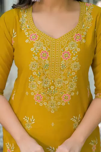 Women Floral Embroidered Regular Thread Work Kurta with Trousers & With Dupatta