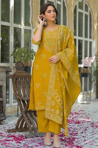 Women Floral Embroidered Regular Thread Work Kurta with Trousers & With Dupatta
