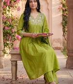 Women Ethnic Motifs Embroidered Empire Thread Work Kurta with Trousers & With Dupatta