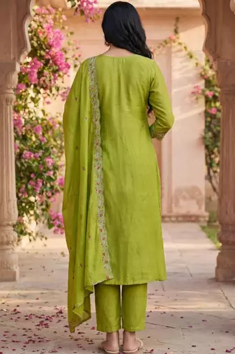 Women Ethnic Motifs Embroidered Empire Thread Work Kurta with Trousers & With Dupatta