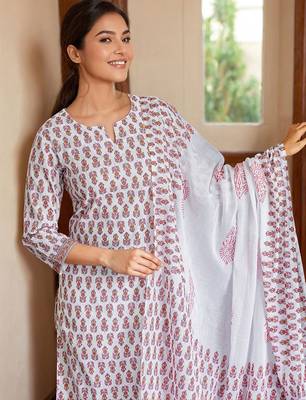 Women Floral Printed Kurta with Trousers & Dupatta 2