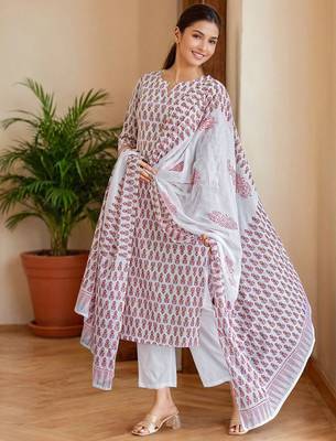 Women Floral Printed Kurta with Trousers & Dupatta 4