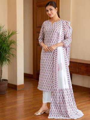 Women Floral Printed Kurta with Trousers & Dupatta 6