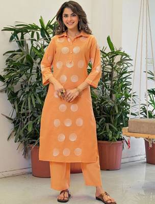 Women Printed Regular Kurta with Trousers 1