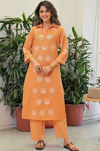 Women Printed Regular Kurta with Trousers