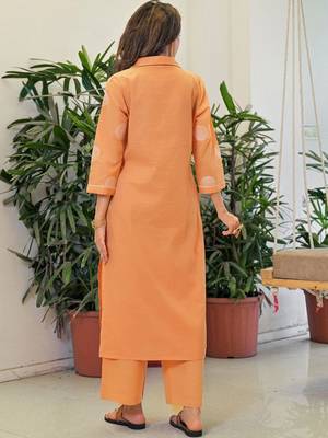 Women Printed Regular Kurta with Trousers 2