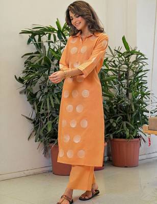 Women Printed Regular Kurta with Trousers 6