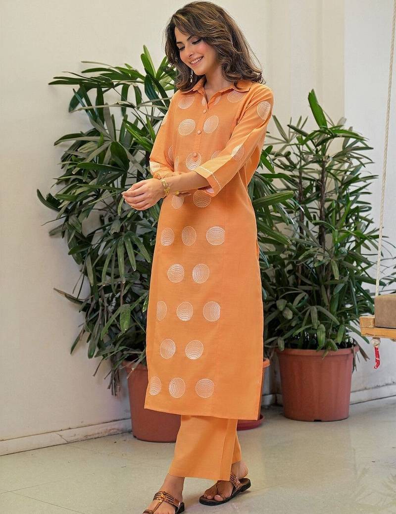 Women Printed Regular Kurta with Trousers