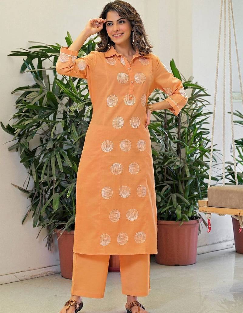 Women Printed Regular Kurta with Trousers