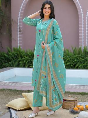Women Printed Regular Kurta with Pyjamas & With Dupatta 2