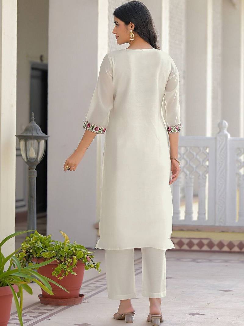 Women Floral Embroidered Regular Thread Work Kurta with Trousers & With Dupatta