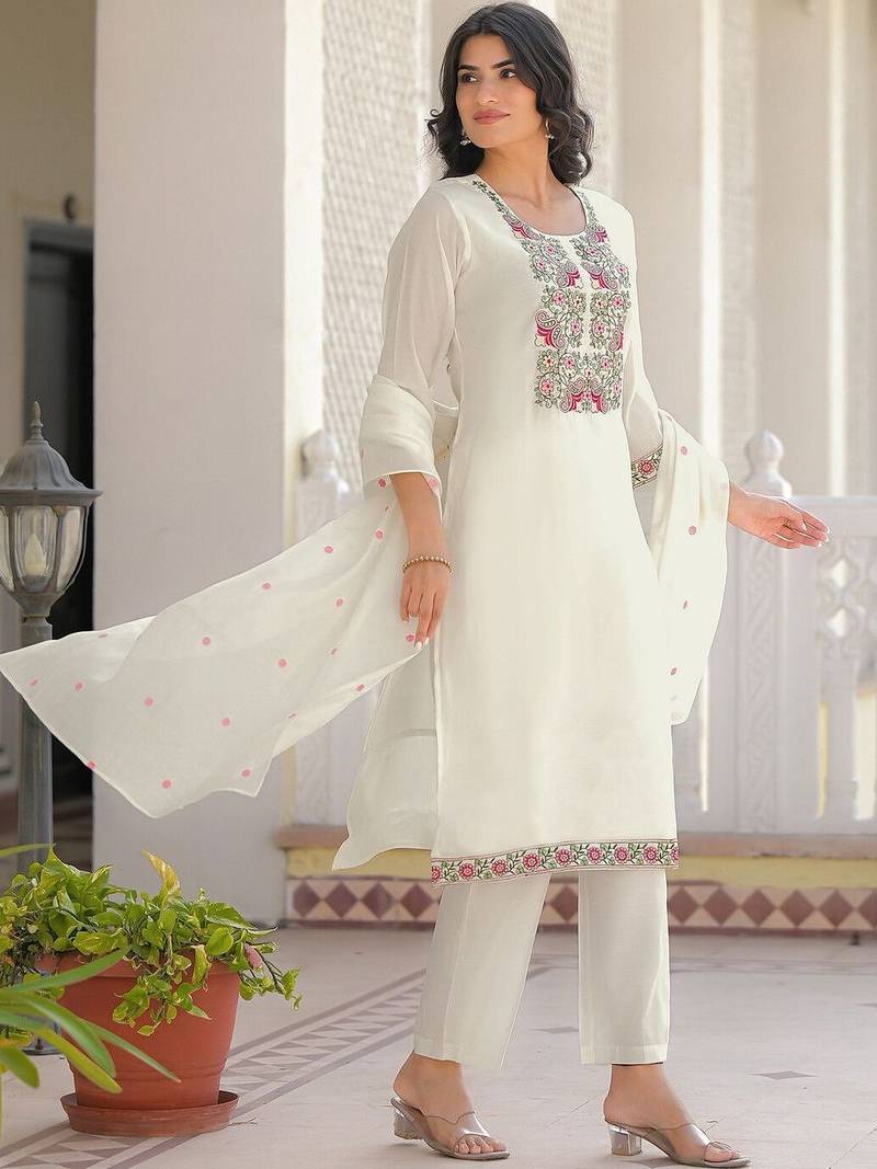 Women Floral Embroidered Regular Thread Work Kurta with Trousers & With Dupatta