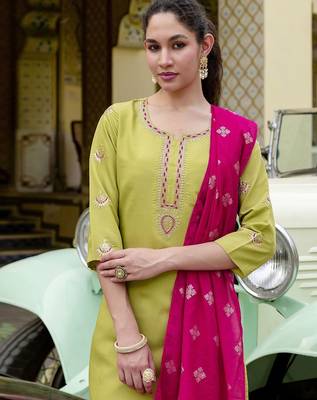 Women Floral Embroidered Kurta with Trousers & Dupatta 2