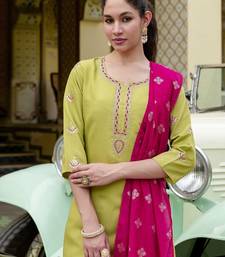 Women Floral Embroidered Kurta with Trousers & Dupatta