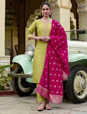 Women Floral Embroidered Kurta with Trousers & Dupatta 1
