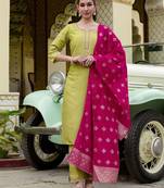 Women Floral Embroidered Kurta with Trousers & Dupatta