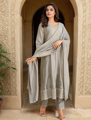 Floral Embroidered Thread Work A-Line Kurta With Trousers & Dupatta 5