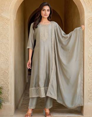 Floral Embroidered Thread Work A-Line Kurta With Trousers & Dupatta 6
