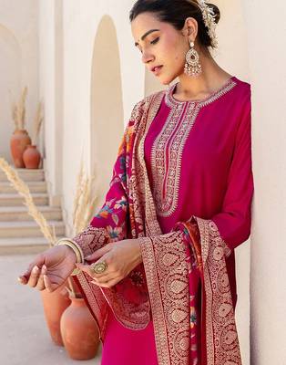 Women Floral Embroidered Kurta with Trousers & Dupatta 2