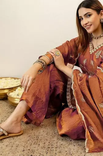 Women Floral Embroidered Regular Thread Work Kurta with Palazzos & With Dupatta