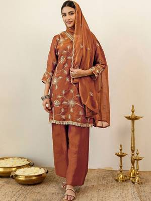 Women Floral Embroidered Regular Thread Work Kurta with Palazzos & With Dupatta 6