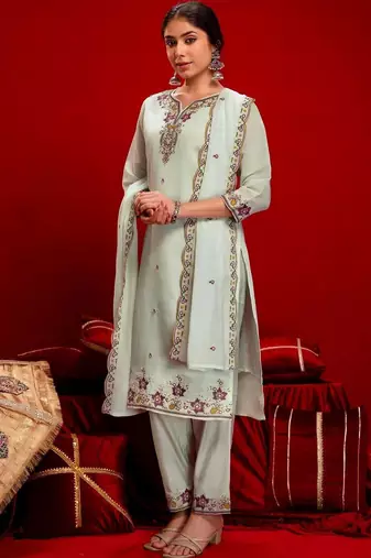Women Floral Embroidered Regular Thread Work Chanderi Cotton Kurta with Trousers & With Dupatta