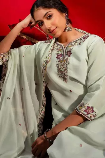 Women Floral Embroidered Regular Thread Work Chanderi Cotton Kurta with Trousers & With Dupatta