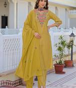 Women Floral Embroidered Regular Thread Work Kurta with Trousers & With Dupatta