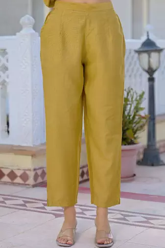 Women Floral Embroidered Regular Thread Work Kurta with Trousers & With Dupatta