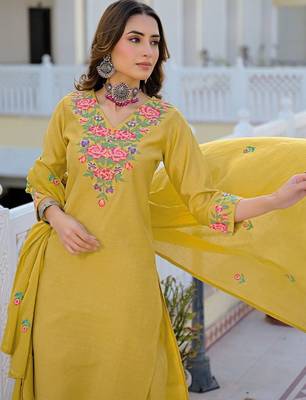 Women Floral Embroidered Regular Thread Work Kurta with Trousers & With Dupatta 7
