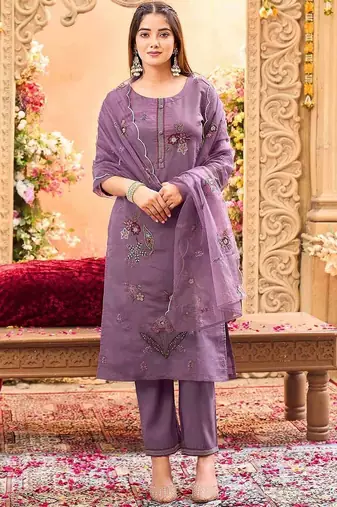 Women Floral Embroidered Regular Thread Work Kurta with Trousers & With Dupatta