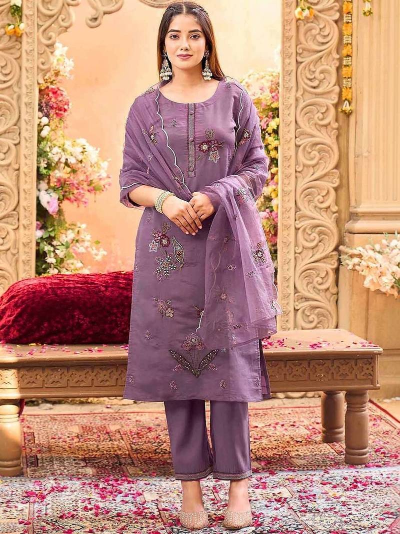 Women Floral Embroidered Regular Thread Work Kurta with Trousers & With Dupatta