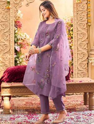 Women Floral Embroidered Regular Thread Work Kurta with Trousers & With Dupatta 3