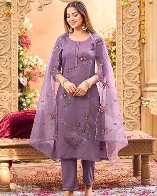 Women Floral Embroidered Regular Thread Work Kurta with Trousers & With Dupatta 5