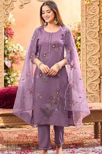 Women Floral Embroidered Regular Thread Work Kurta with Trousers & With Dupatta