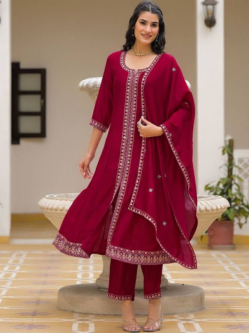 Women Regular Kurta with Pyjamas & With Dupatta